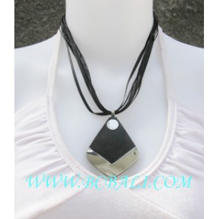 Fashionable Chokers Necklaces Pendants