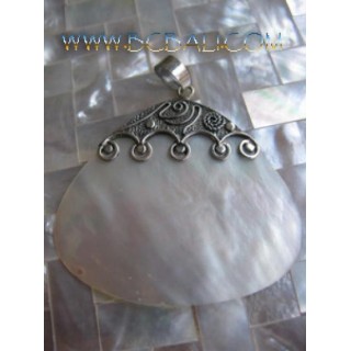 Carved Pendant Shell Silver