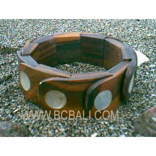 Sono Woods With Shell Bracelets