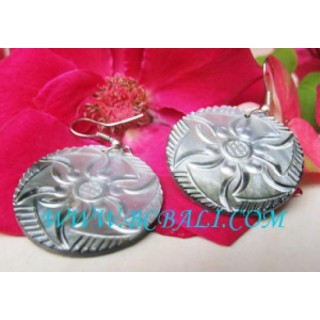 Carving Shell Earring