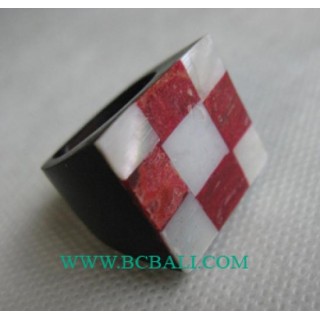 Red And White Shells Finger