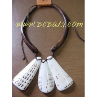 Woods Shell Necklace