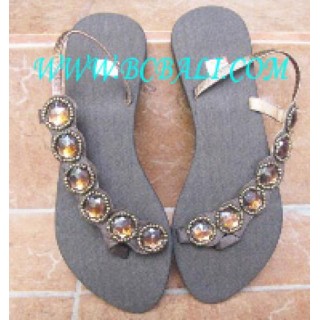 Elegant Sandal With Brown Jewel